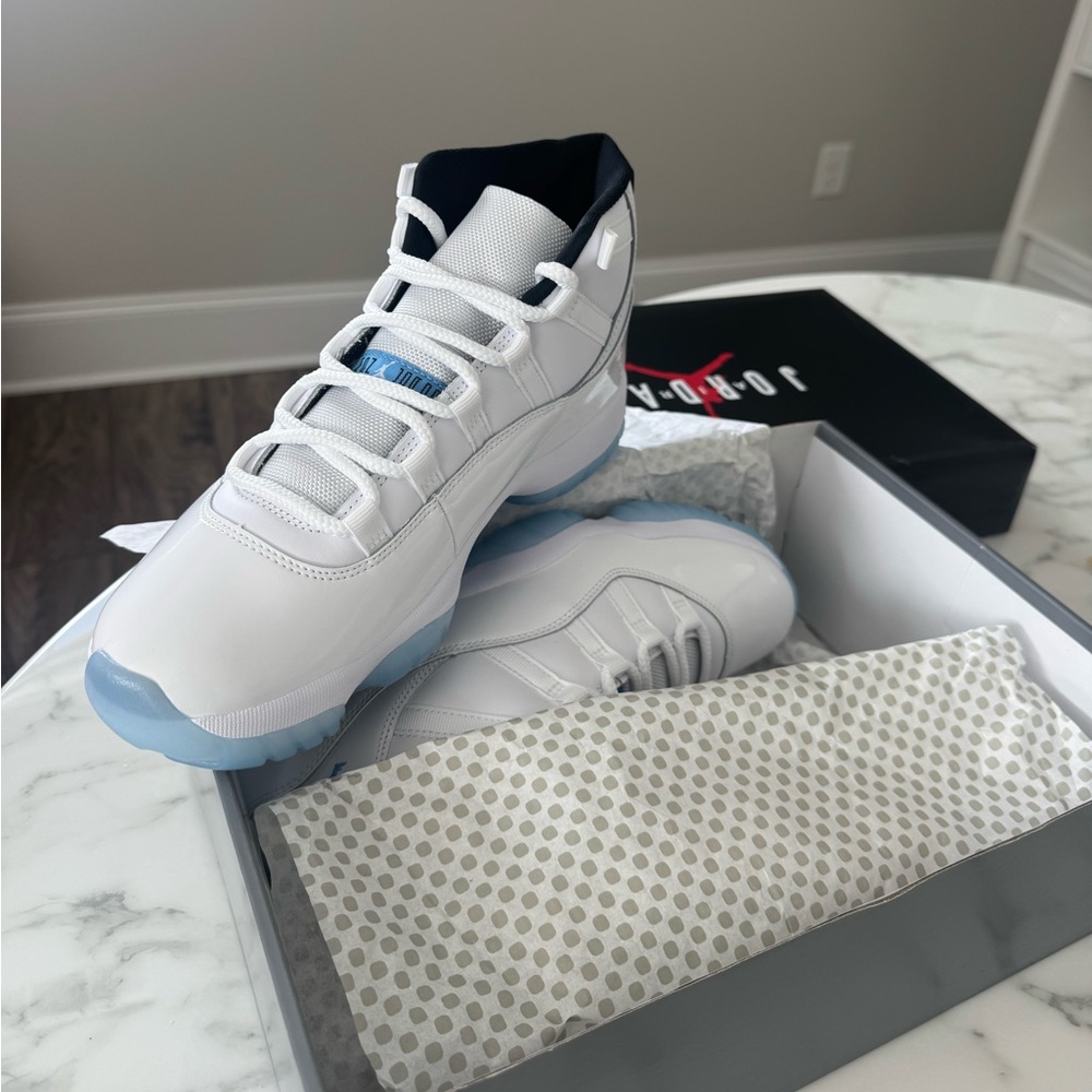 Air Jordan 11 Retro Legend Blue